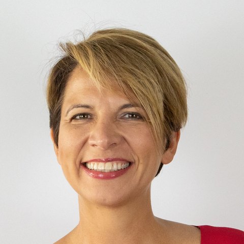 Oroszlán Éva